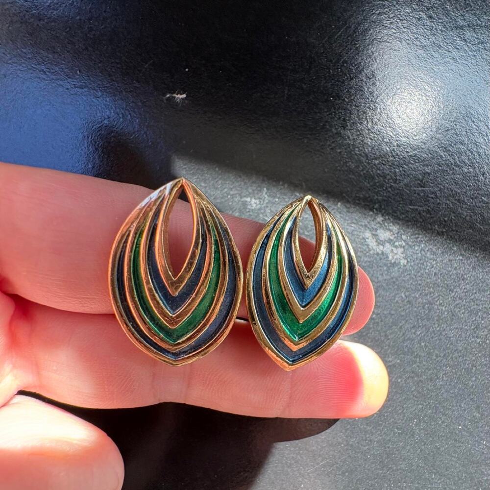 Vintage estate Napier pat pending clip on earrings